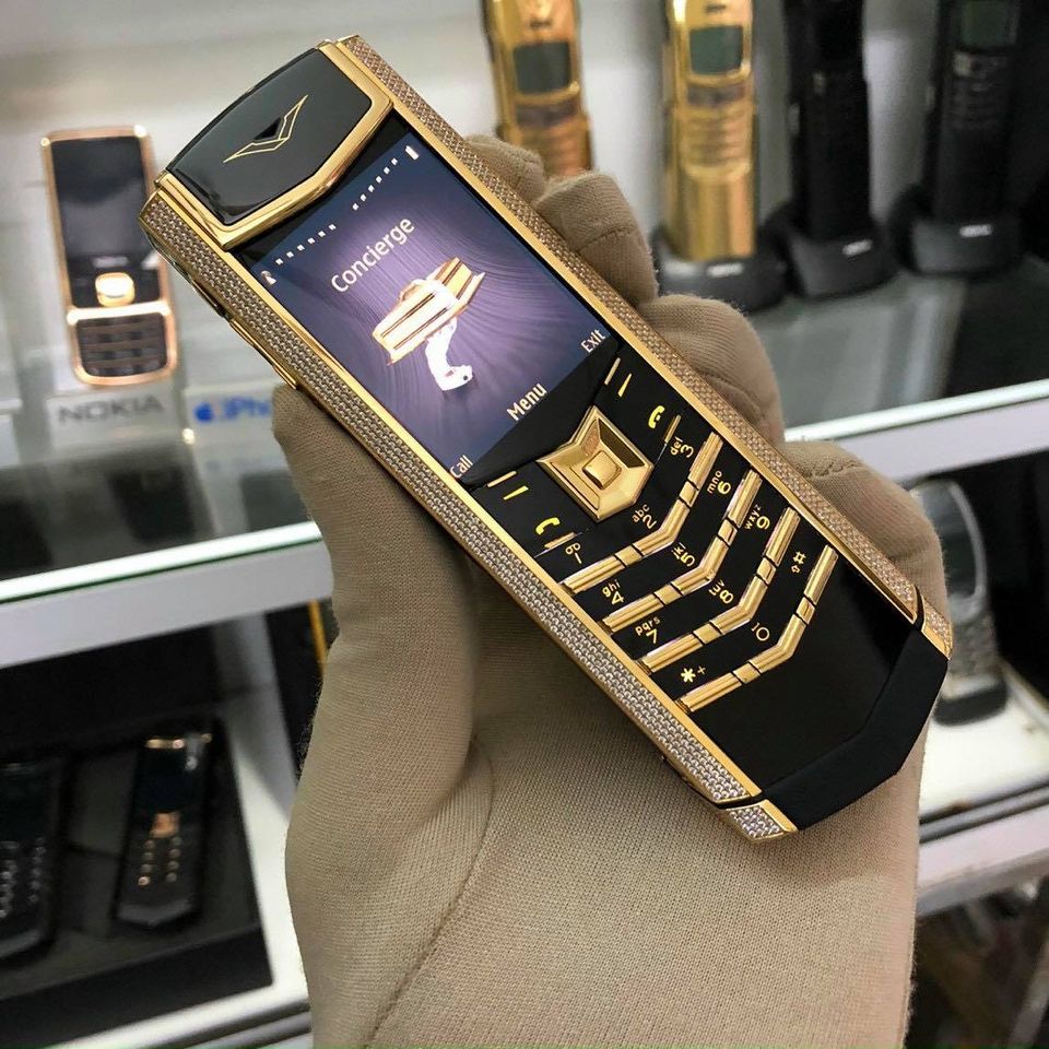 Bộ ảnh vui vẻ cùng Vertu Signature S 2017 màu Pure Black